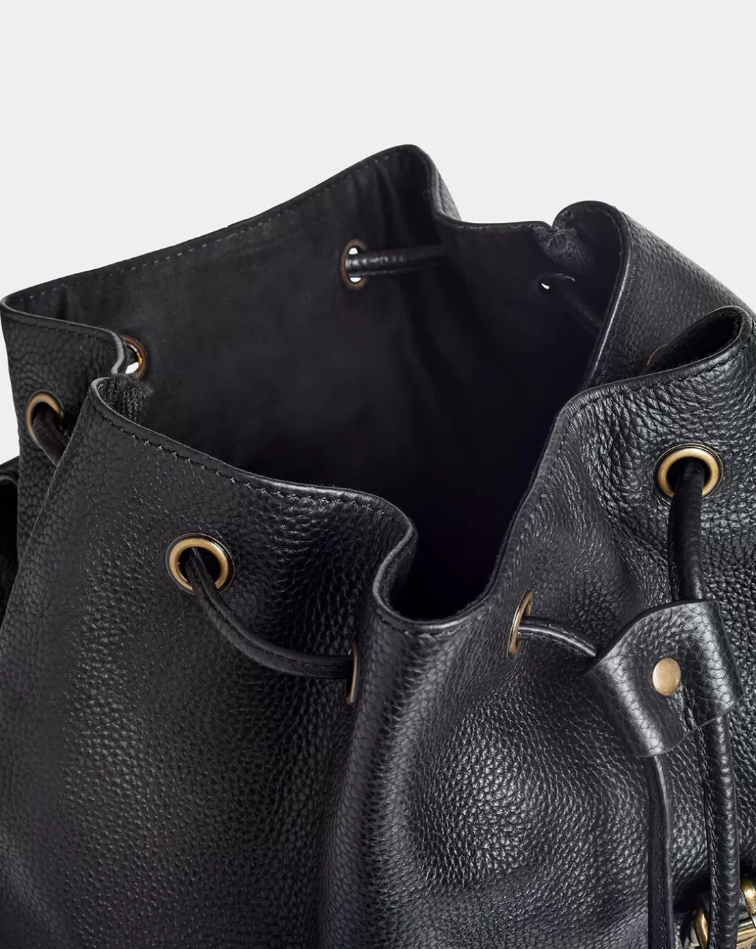Chevignon Sac Leather Backpack Noir Sac A Dos En Cuir De Chevre